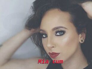 Mia_cum