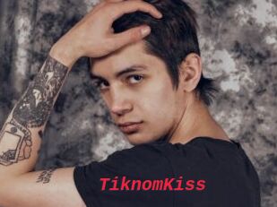 TiknomKiss